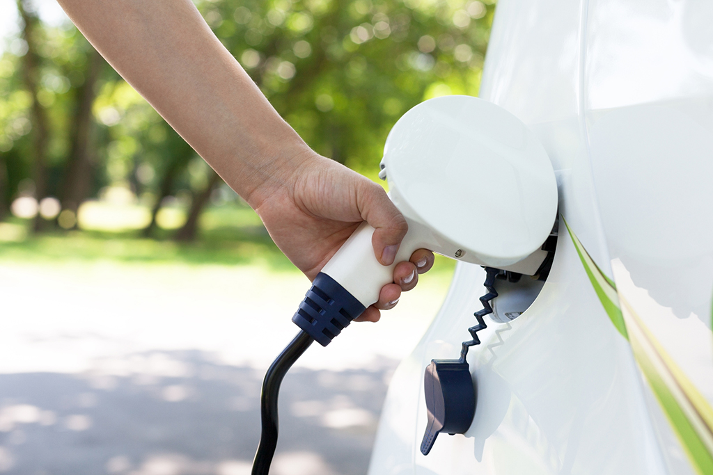 Electric vehicle quick - charging station